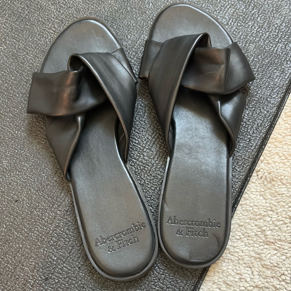 Abercrombie & Fitch Black Leather Sandal - 8